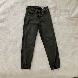 Hollister Classic Stretch Ultra High-Rise Mom Jeans size 3 regular length